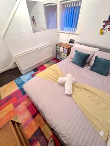 Giường trong phòng chung tại COZY Apartment 4