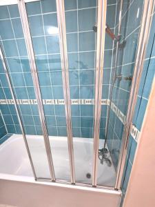 Phòng tắm tại COZY Apartment 4 +39 ảnh