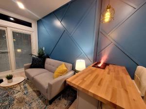 Et opholdsområde på Private Patio Farmrs Mrkt Windsor Canada