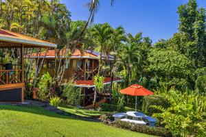 Κήπος έξω από το Las Caletas Lodge