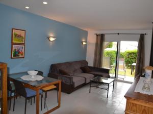 Posezení v ubytování Casa con Piscina y Cerca de la Playa en L'Estartit - ES-323-65