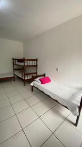 En eller flere senge i et værelse på Hostel Agatha