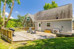 Vườn quanh Tranquil Mountain Escape Luxurious 2 Bedroom 2 Bath Cottage on 9 Acres