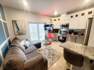 Billede fra billedgalleriet på 1 bdrm plus Den Juliet balcony 24-7Gym Windsor ON i Windsor