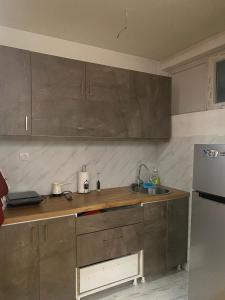 a kitchen with a sink and a refrigerator at Apartman u Srcu Vranja in Vranje