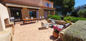 En have udenfor Le Mas des Vignes