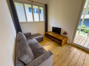 a living room with a couch and a television at Spot on Drago in Bocas Town