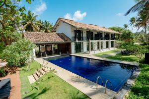 Bazén v ubytování Villa Nilnara nebo v jeho okolí