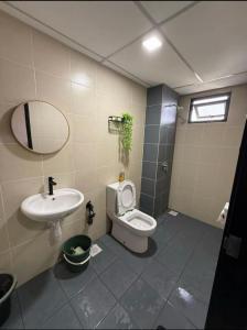 Koupelna v ubytování Alisha Homestay at Residensi KLIA near KLIA AIRPORT,SEPANG CIRCUIT,USIM,BANDAR ENSTEK
