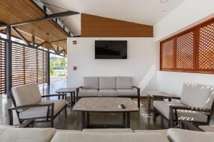 Μια τηλεόραση ή/και κέντρο ψυχαγωγίας στο Viva Jaco Viva Jaco (10-03B)