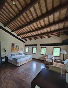 En eller flere senge i et værelse på Molí Blanc Hotel