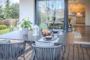 a dining room with a table and chairs at Konny in Gaienhofen