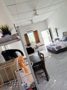 En eller flere senge i et værelse på National Park Belebar Studio - Kuala Tahan