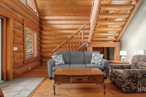 a living room with a couch and a coffee table at Rustic Chalet Perfect Getaway for Groups in Golden