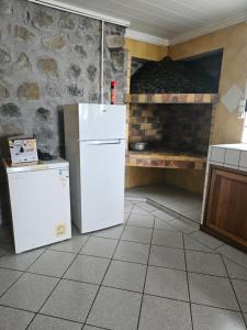 Nhà bếp/bếp nhỏ tại Bungalow Les Cocotiers