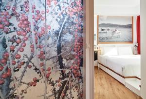 Postel nebo postele na pokoji v ubytování Olive Green Hotel