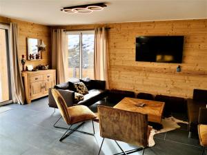 Et tv og/eller underholdning på Chalet d'exception au Corbier pour 14 pers., WiFi, Parking - FR-1-267-317