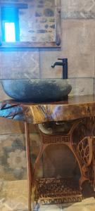 TV a/nebo společenská místnost v ubytování Mystras Panorama House