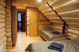 Postel nebo postele na pokoji v ubytování садиба Шепіт лісу + 19 fotografií