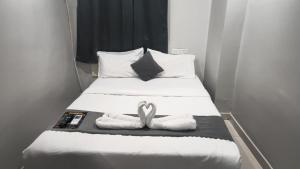 a bedroom with a bed with two folded towels at THE NEXOS UNIQUE SUITEs in Jāmb