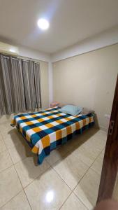 een slaapkamer met een bed in een kamer bij Diana hotel 1 in Capitán Miranda