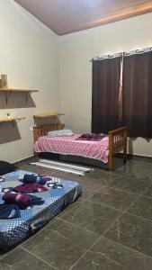 - 2 lits dans une pièce dans l'établissement Casa da Barra, à Ubatuba