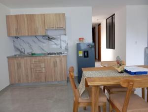 Køkken eller tekøkken på ApartaHotel HyL Simijaca + 7 billeder