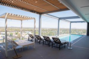 a view from the top of a building with a pool at Hotel Dublé in Navojoa