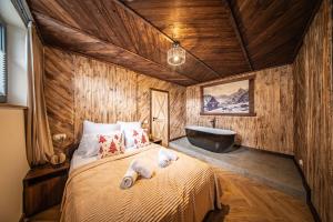 a bedroom with a bed and a bath tub at Apartamenty Premium Rysulówka in Kościelisko