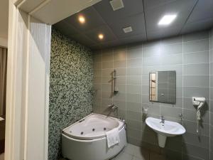 Koupelna v ubytování Khazar Golden Beach Hotel