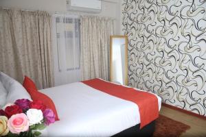 Postel nebo postele na pokoji v ubytování Hillview Comfort Suites