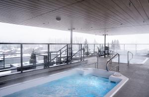 Swimmingpoolen hos eller tæt på Wooley Terrace by Revelstoke Vacations