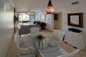 Et opholdsområde på Sunrise #26 Best Priced 2BR -Ideal Location - Views