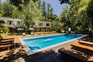 Swimmingpoolen hos eller tæt på Complejo Ysyry Cabañas Eldorado Misiones