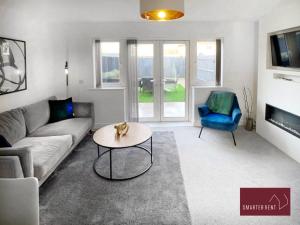a living room with a couch and a table at High Wycombe - Garden Parking 2Bed in Buckinghamshire