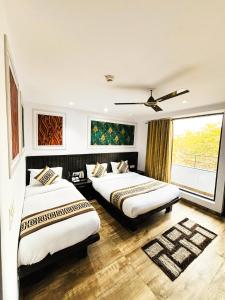 Postel nebo postele na pokoji v ubytování The HomeAste Residence, Rajouri Garden