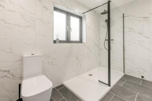 Et badeværelse på 4 Bed in Bridgerule oc-i31757 + 25 billeder