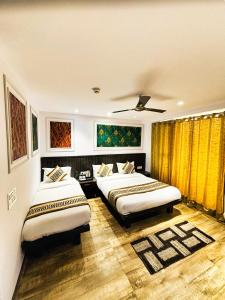 Postel nebo postele na pokoji v ubytování The HomeAste Residence, Rajouri Garden