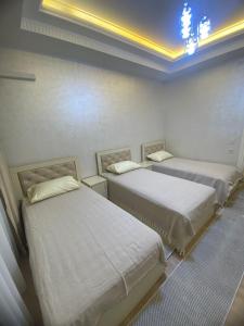 Giường trong phòng chung tại Crown apartment +4 ảnh