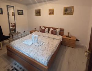 En eller flere senge i et værelse på Casa Edan Breaza