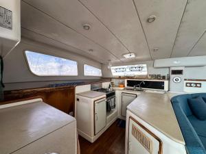 Kuchyň nebo kuchyňský kout v ubytování Itusca catamaran charter