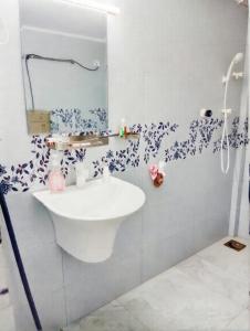 Ένα μπάνιο στο 2-Room Apartment