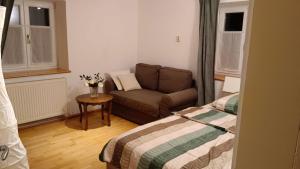 a living room with a couch and a bed at Ferienwohnung Weißenstein in Weissenstein