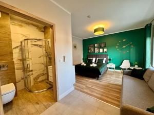 Koupelna v ubytování BALTICUS Mrzeżyno + 90 fotografií