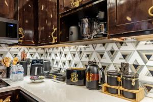 Køkken eller tekøkken på Apartment w 4 Beds Near I-Drive