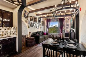 Et opholdsområde på Apartment w 4 Beds Near I-Drive + 20 billeder