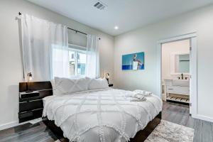 Postel nebo postele na pokoji v ubytování Seaside Escape + 64 fotografií