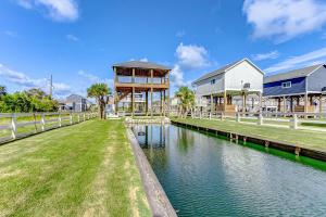 Výhled na řeku, která protéká v blízkosti prázdninového domu