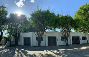 Tòa nhà nơi khách sạn tọa lạc