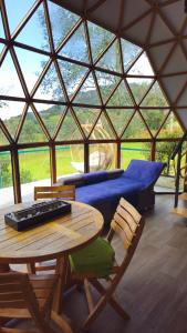 Χώρος καθιστικού στο Glamping Reserva del Dorado